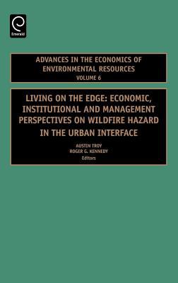 Living on the Edge : Economic, Institutional and Management Perspectives on Wildfire Hazard in the Urban Interface